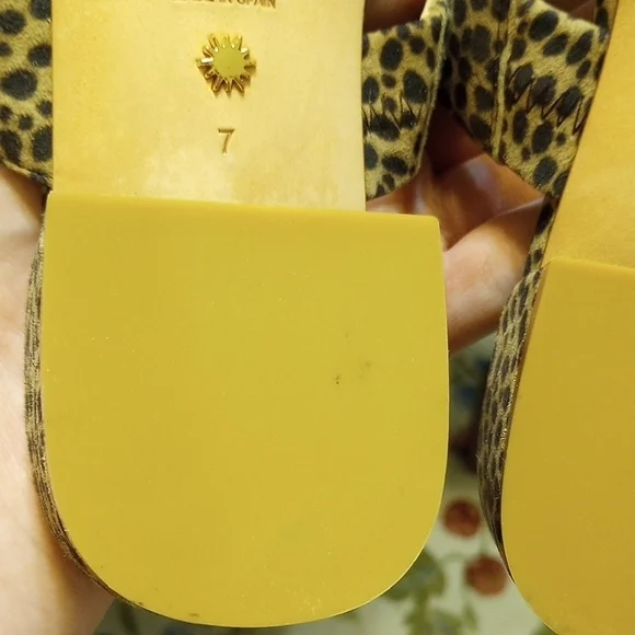 Stuart Weitzman Brown and Black Sandals - Picture 12 of 17